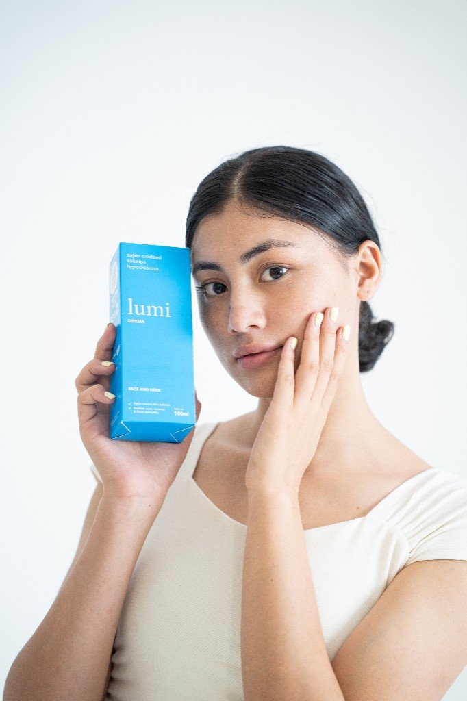 Woman holding Lumi Derma Face and Neck box
